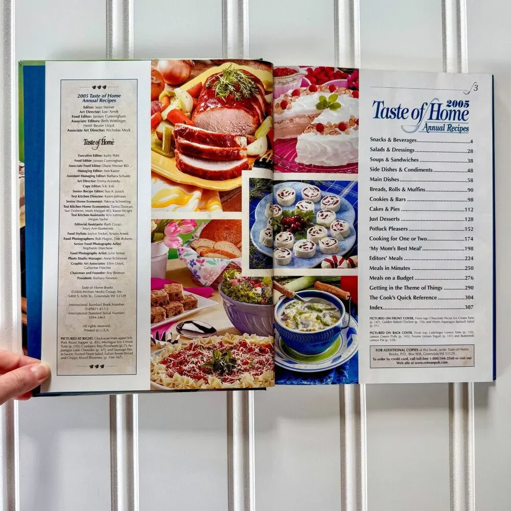 2005 Taste of Home Annual Recipes Hardcover Vintage Cookbook | 504 Recipes